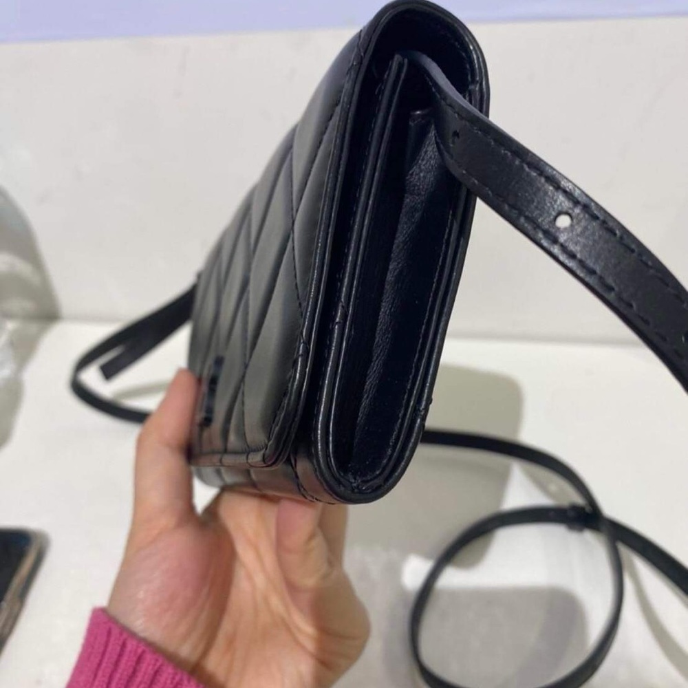 Balenciaga Quilted B dot sling bag in black leather - Picture 4 of 13